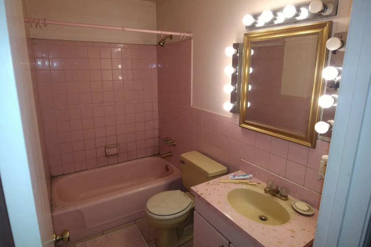 Spa master bath before