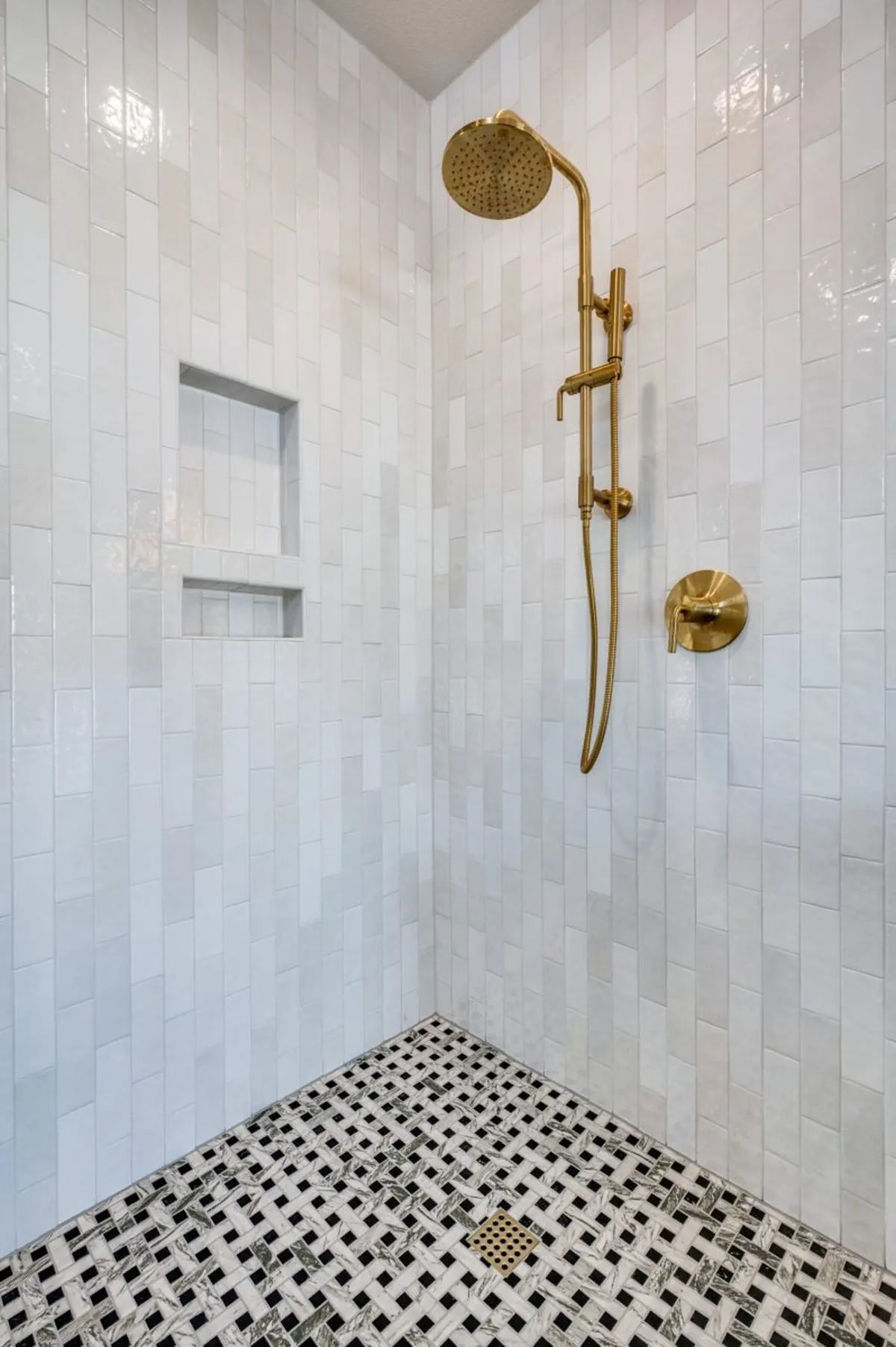 Spa master bath with soaking tub in [NEARBY CITY 1]